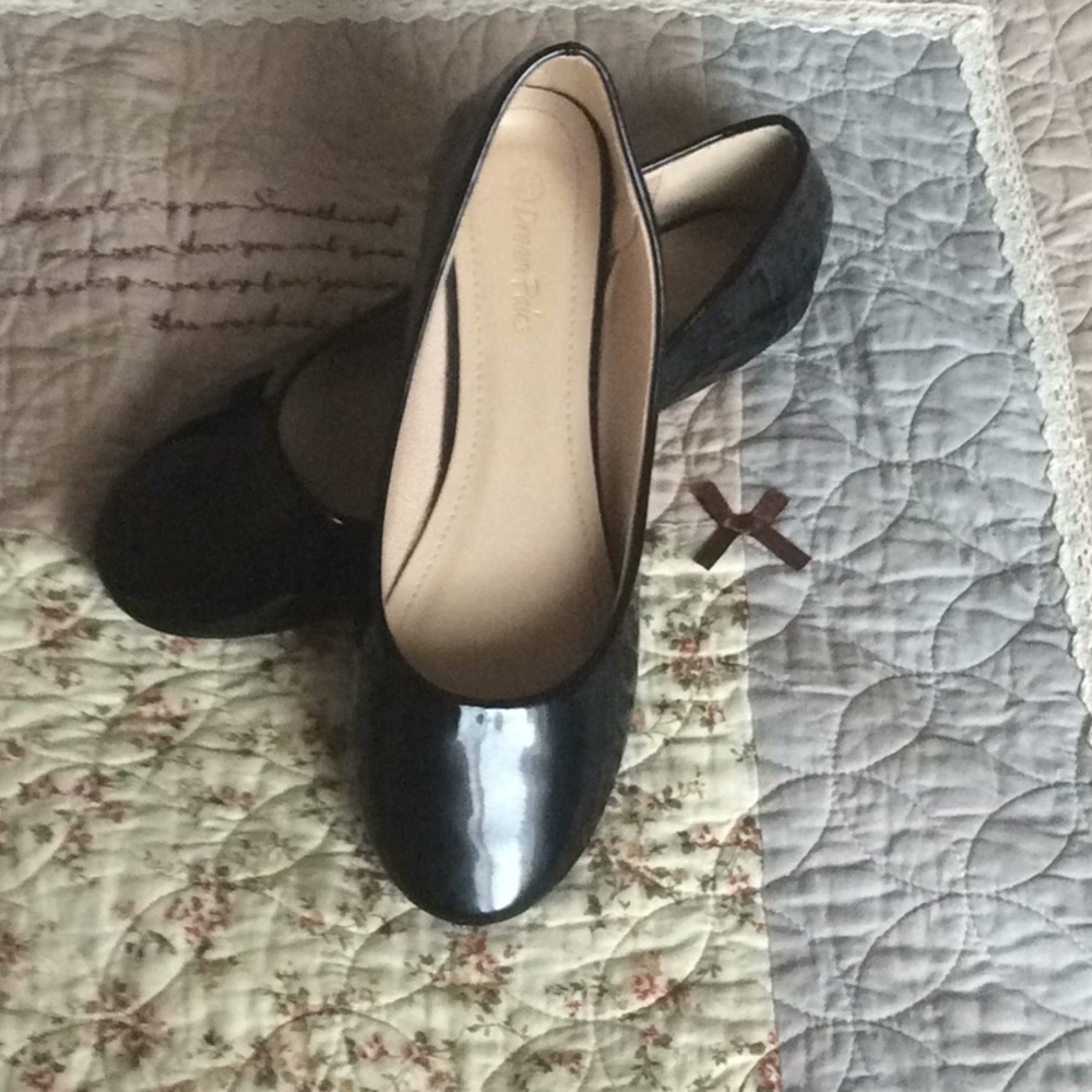 Black patent ballet flats